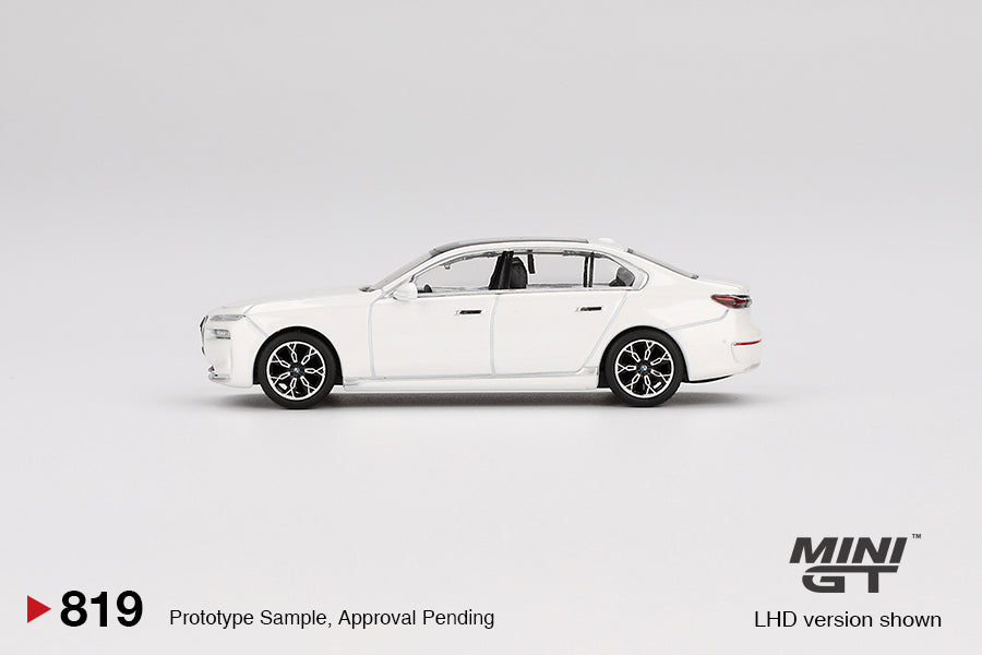 MINI GT #819 1/64 BMW i7 xDrive60 Mineral White (RHD)