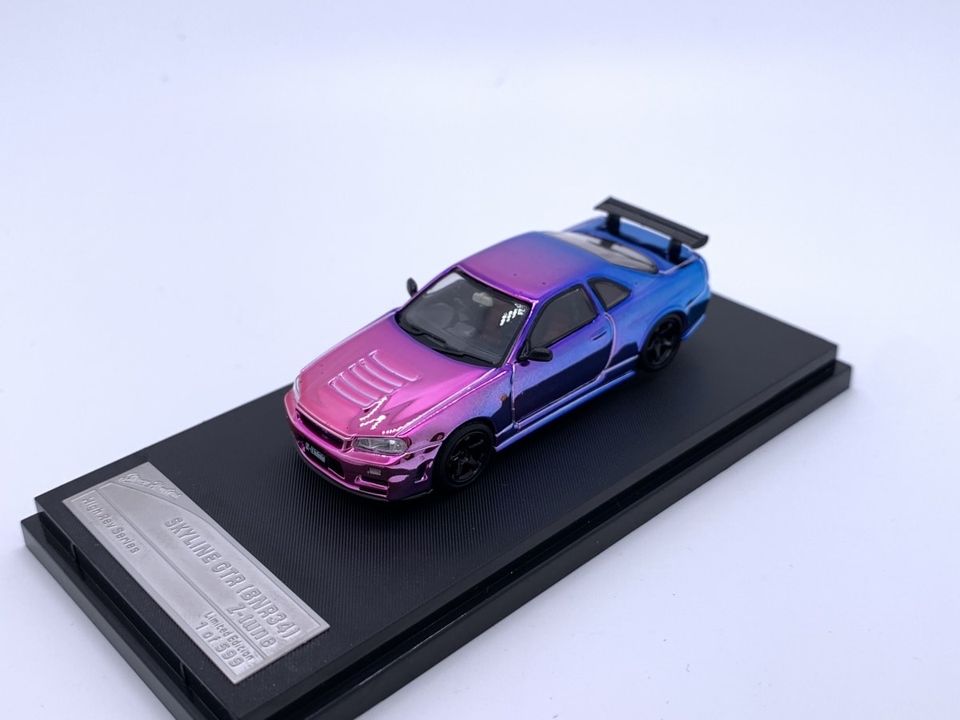 Stance Hunter 1/64 Skyline GT-R R34 Nismo Z-Tune Chameleon Chrome Purple-Blue