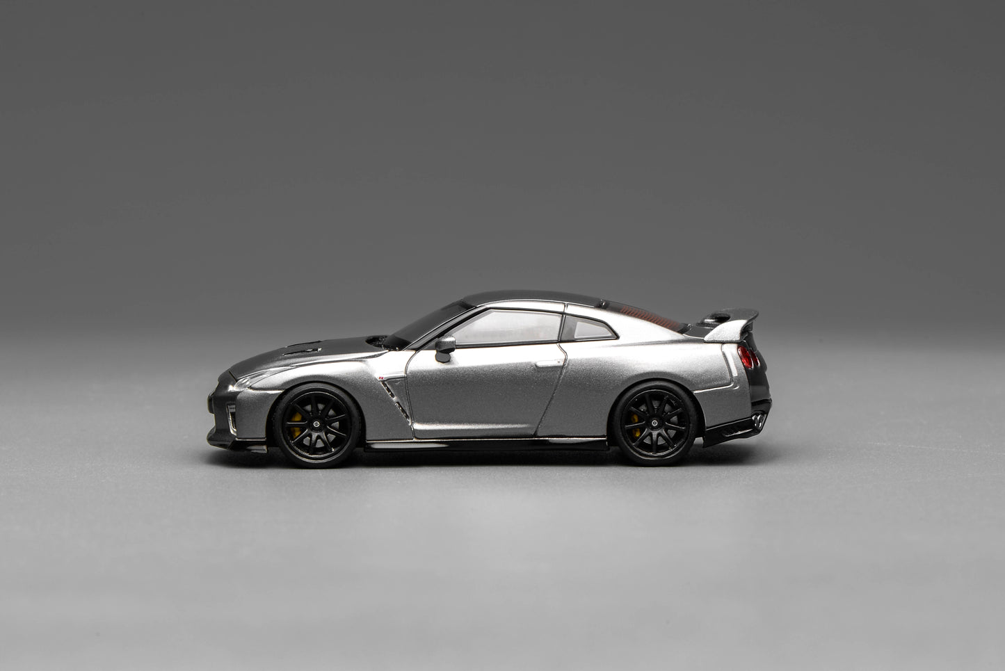 * PRE ORDER * MOTORHELIX 1/64 Nissan GT-R (R35) Track Edition Engineered by NISMO 2020 Dark Metal Gray M63515