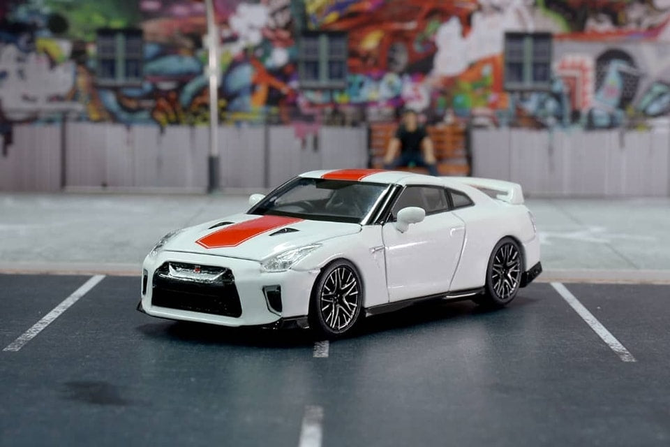 Motorhelix MH 1/64 Nissan GT-R R35, 50th Anniversary Version