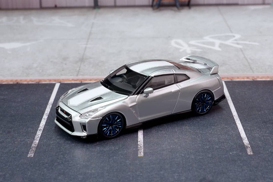 Motorhelix MH 1/64 Nissan GT-R R35, 50th Anniversary Version