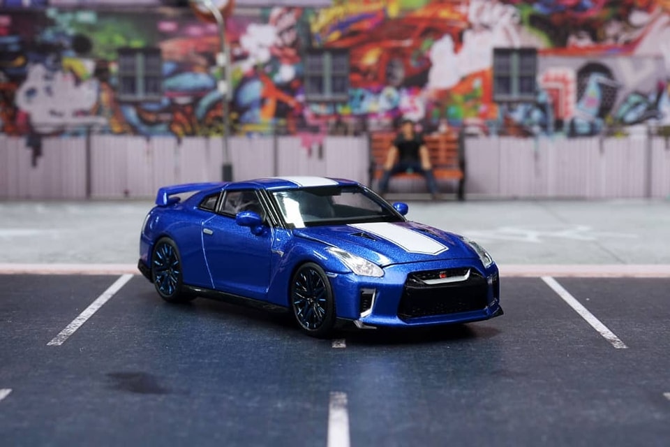 Motorhelix MH 1/64 Nissan GT-R R35, 50th Anniversary Version