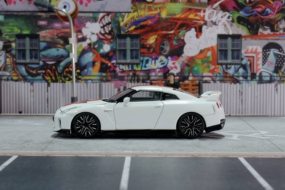 Motorhelix MH 1/64 Nissan GT-R R35, 50th Anniversary Version