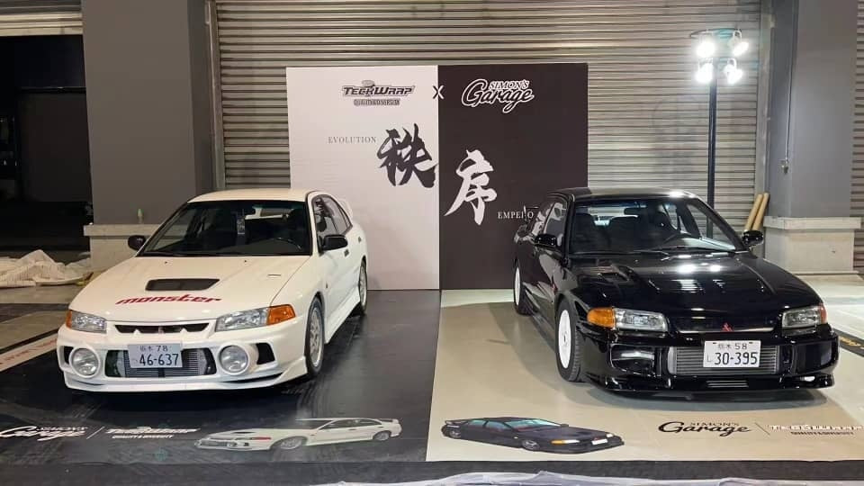 Simons Garage x Model Collect MC 1:64 Diecast Model! Initial D Lancer Evolution Twin Cars Set - Black EVO III+ White EVO IV