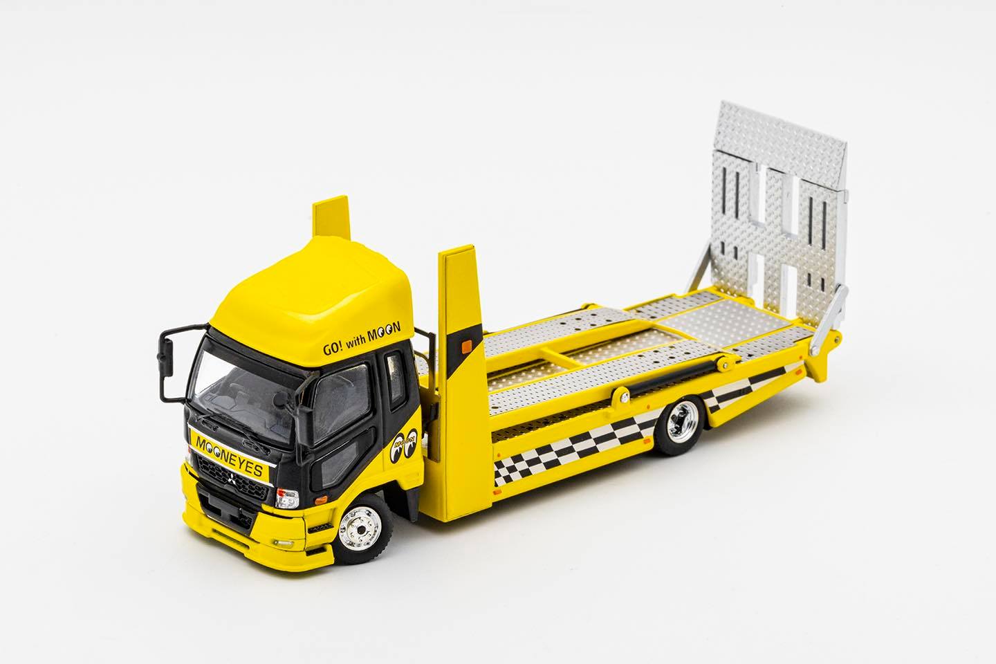 GCD 1/64 Mitsubishi Fuso double-decker car transporter KS-032-416 Mooneyes (RHD)