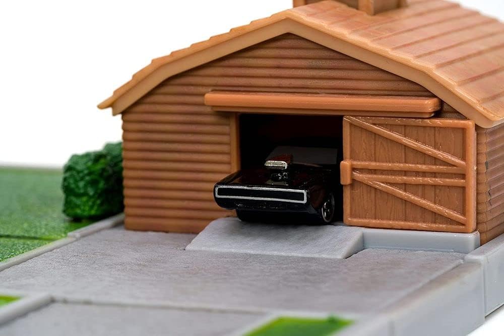 Jada Toys Fast & Furious Nano Hollywood Rides Dom Toretto's House Display Diorama with Two 1.65'' Die-cast Cars