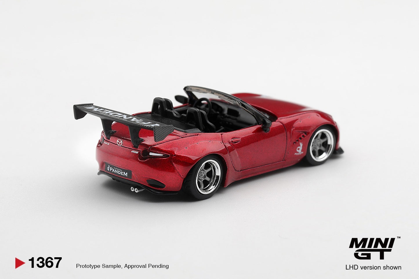 * PRE ORDER * MINI GT #1367 1/64 Mazda Miata MX-5 (ND) Pandem Kodo Red (RHD)
