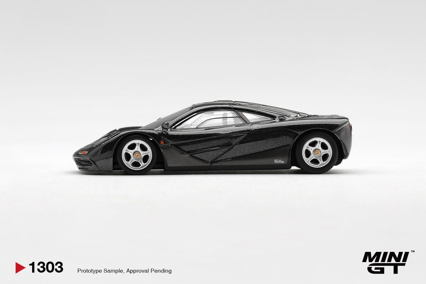 * PRE ORDER * MINI GT #1303 1/64 McLaren F1 Blue Black Metallic (LHD)