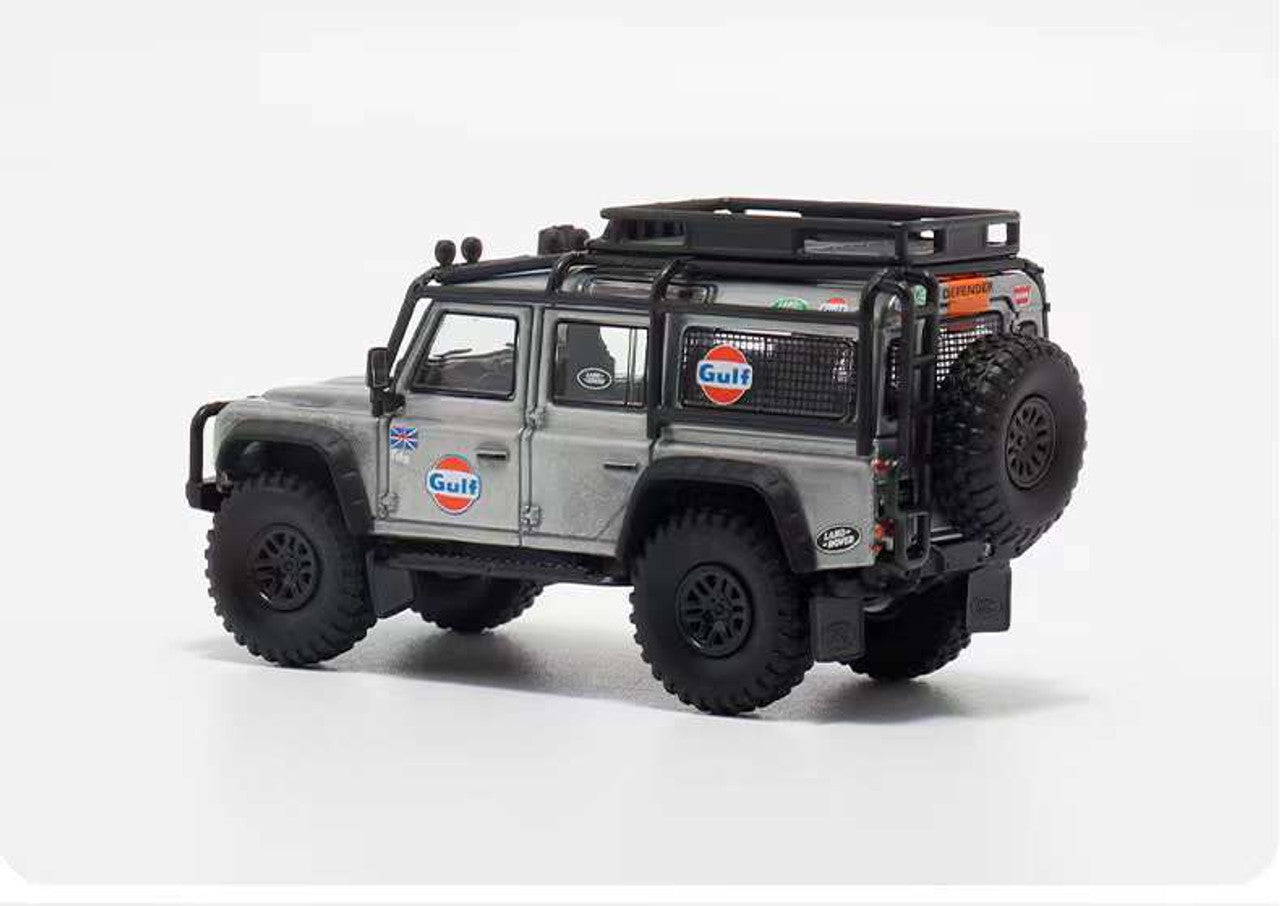 Master 1/64 Land Rover Defender 110 4x4 (Gulf Silver)