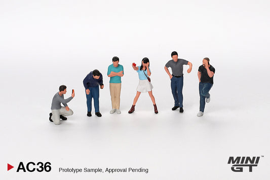 MINI GT #AC36 1/64 Figurine:  Car Enthusiasts