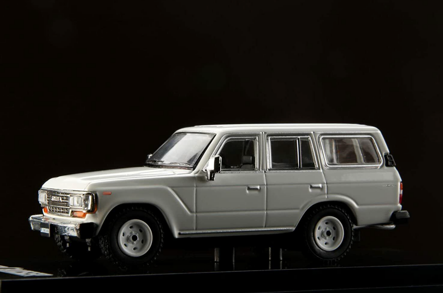 Hobby Japan 1/64 Toyota Landcruiser 60 GX 1988 White HJ641039BW