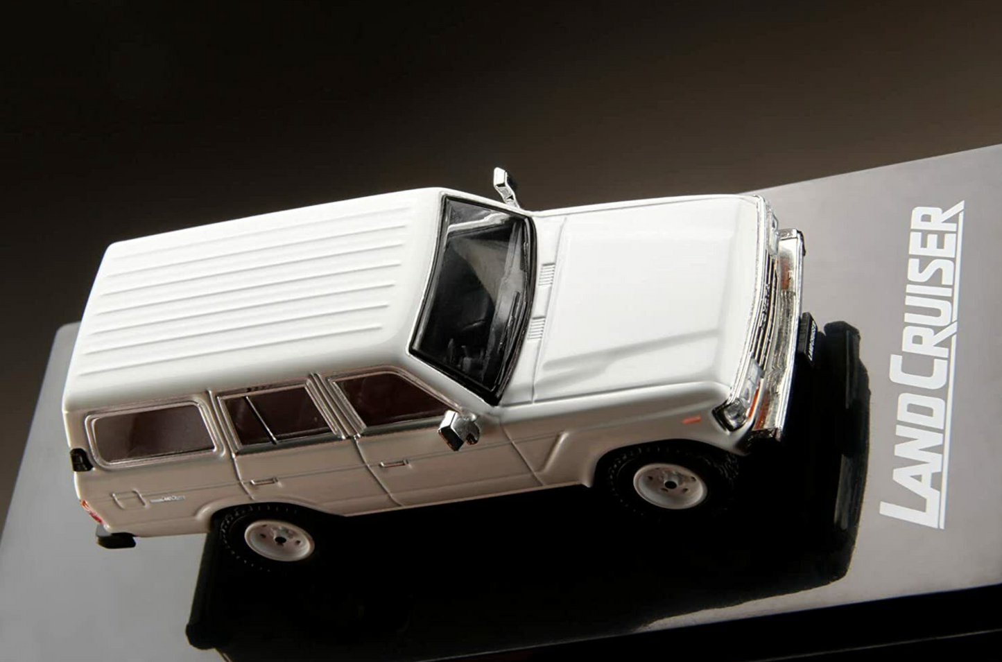 Hobby Japan 1/64 Toyota Landcruiser 60 GX 1988 White HJ641039BW