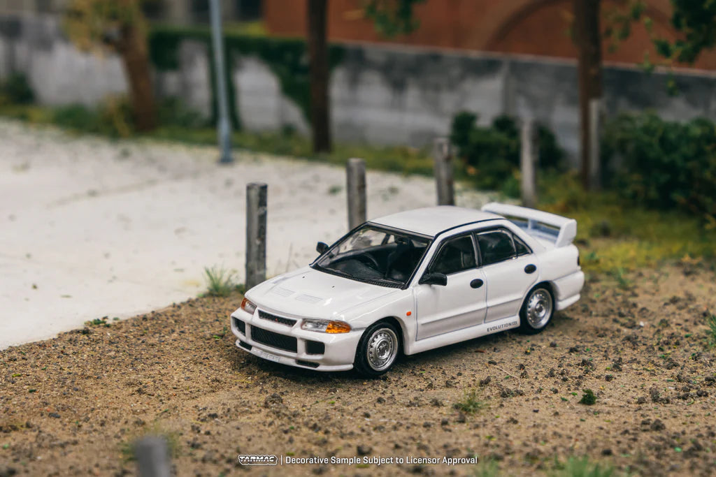 Tarmac Works 1/64 Mitsubishi Lancer RS Evolution III White - Lamley Special Edition - GLOBAL64