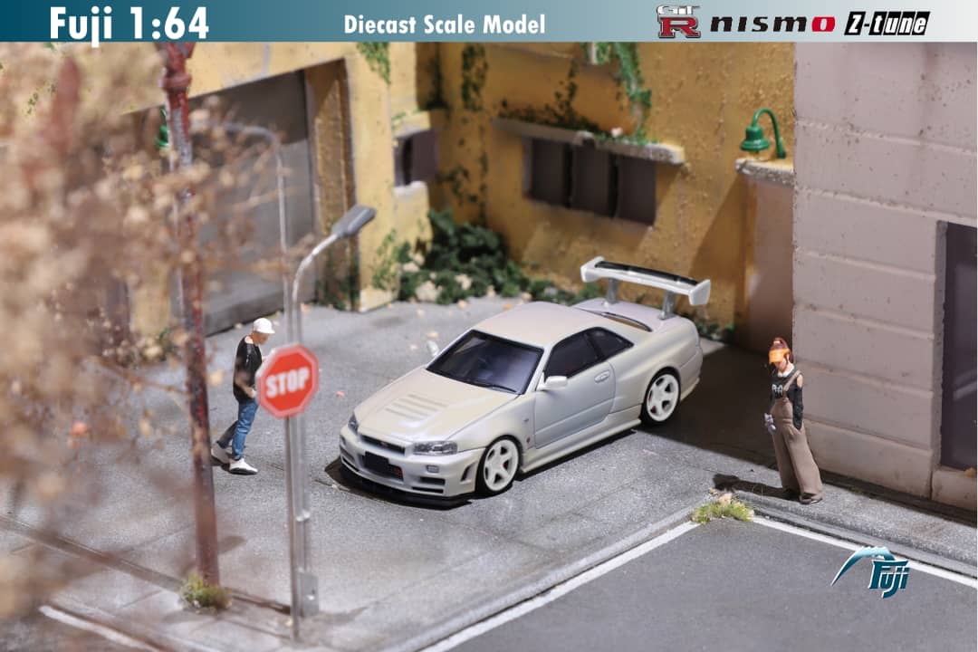 Fuji 1/64 Nissan Skyline GT-R R34 Nismo Z-Tune High Wing version Chrom –  Diecast Toyz SG