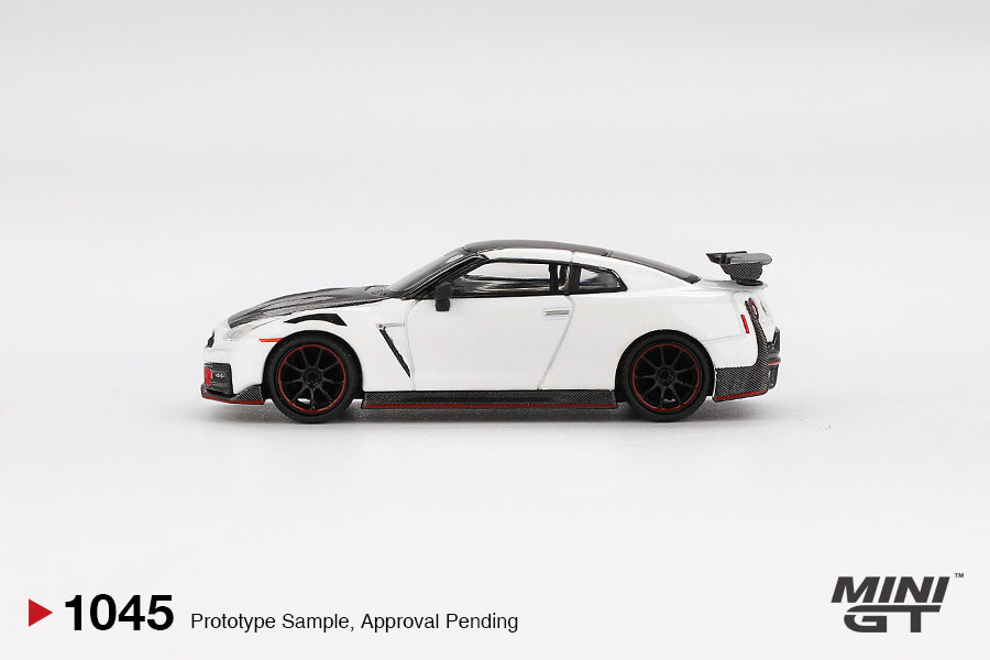 MINI GT #1045 1/64 Nissan GT-R Nismo 2024 Brilliant White Pearl (RHD)
