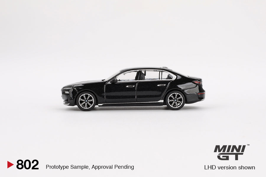 MINI GT #802 1/64 BMW i7 xDrive60 Black Sapphire (RHD)