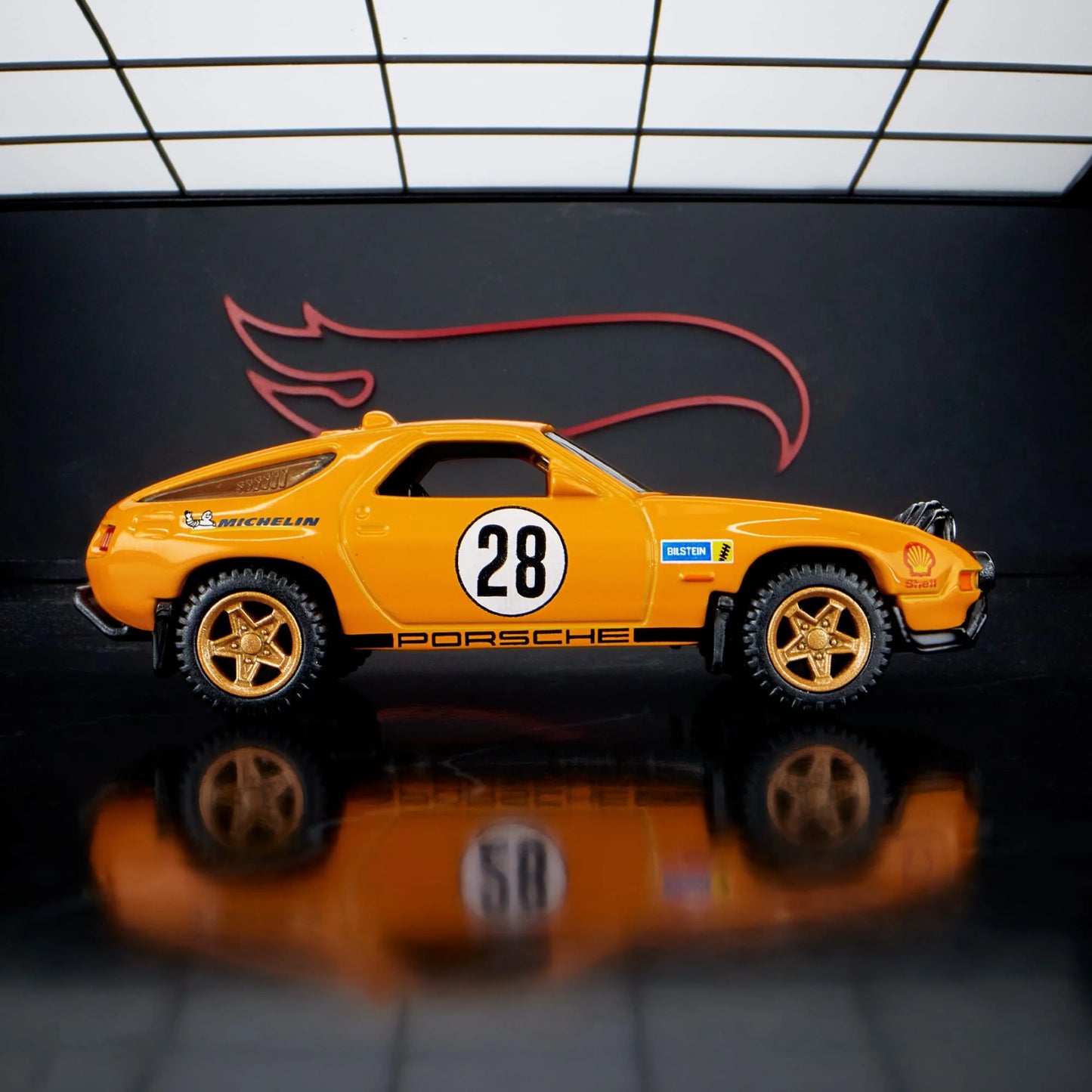Hot Wheels Collectors Hot Wheels Elite 64 Porsche 928 Safari