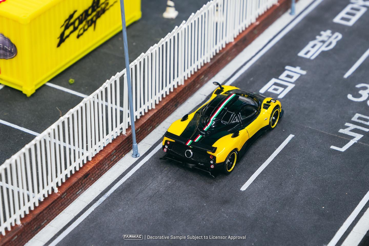 TARMAC WORKS 1/64 PAGANI ZONDA CINQUE GIALLO LIMONE - GLOBAL64 *WITH CONTAINER*