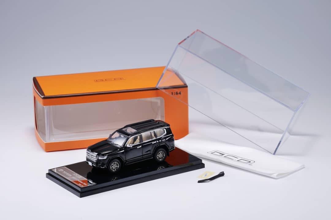 G.C.D 1/64 TOYOTA LAND CRUISER LC300 BLACK #155 (RHD)