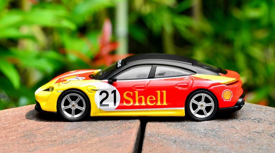Mini GT #263 X SHELL PORSCHE TAYCAN TURBO S - HONG KONG SHELL EXCLUSIVE