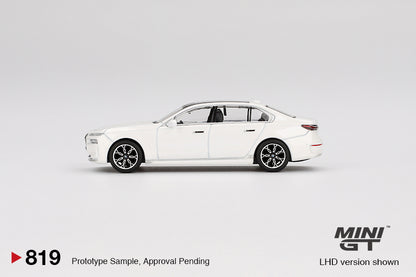 MINI GT #819 1/64 BMW i7 xDrive60 Mineral White (RHD)