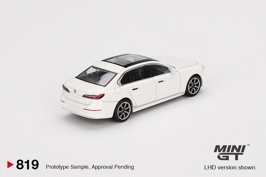 MINI GT #819 1/64 BMW i7 xDrive60 Mineral White (RHD)