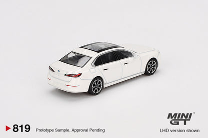 MINI GT #819 1/64 BMW i7 xDrive60 Mineral White (RHD)