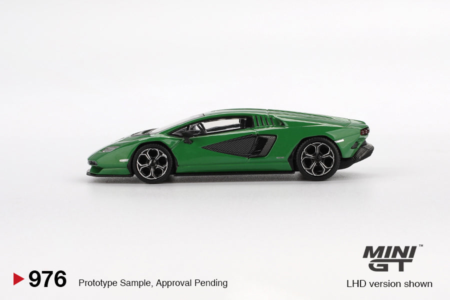 MINI GT #976 1/64 Lamborghini Countach LPI 800-4 Verde Medio (LHD)