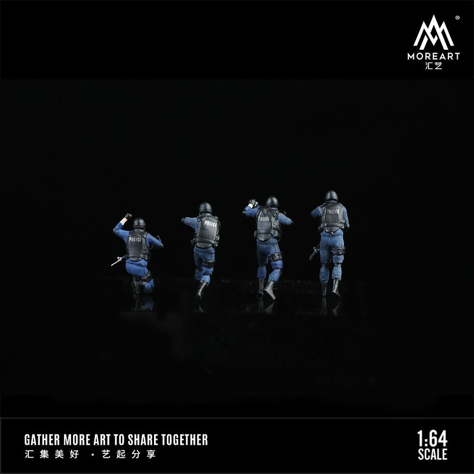 MoreArt 1/64 ARMED POLICE DOLL SET B