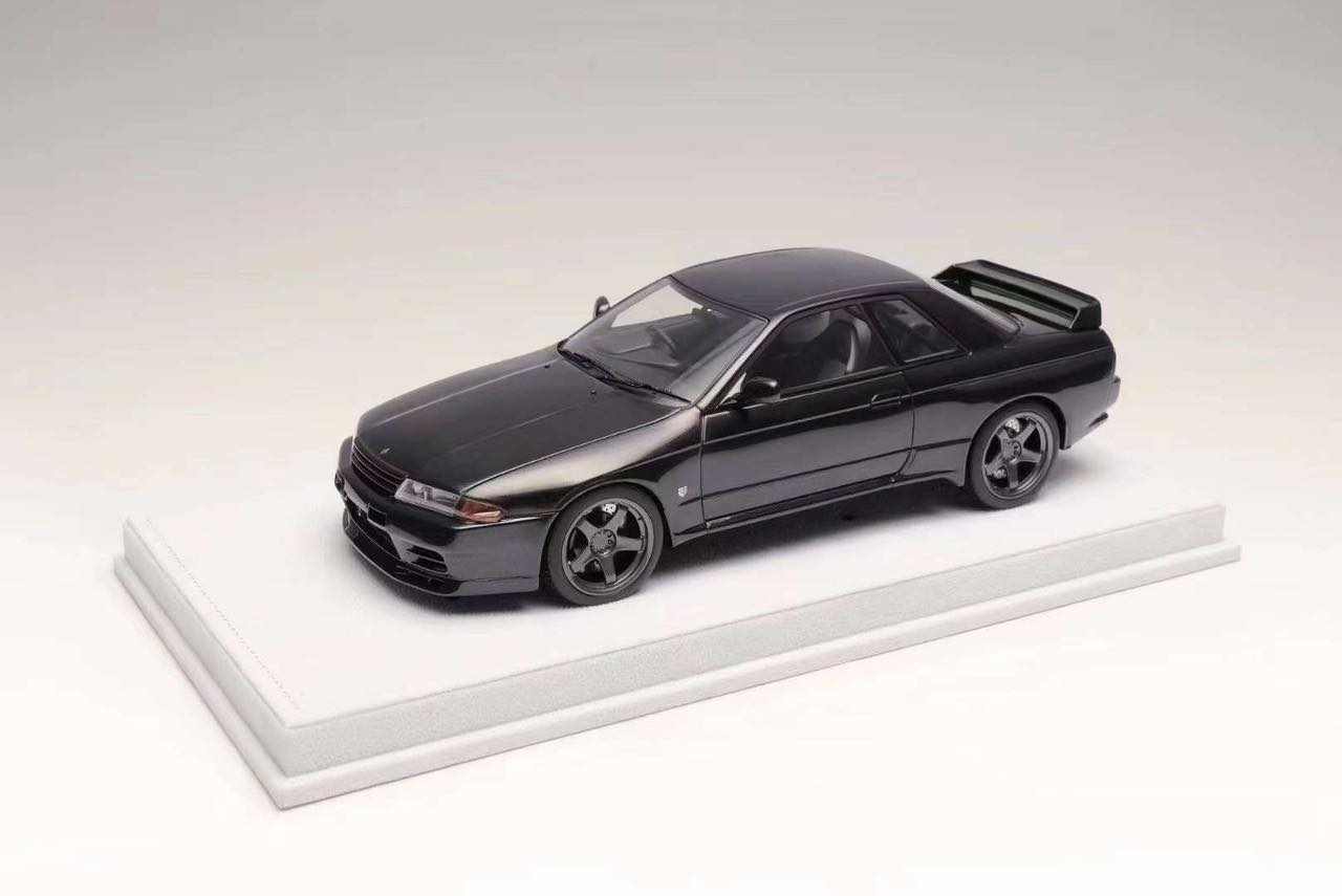 Motorhelix 1/18 Nissan Skyline GT-R R32 Customised Version (Gun Metallic Grey)