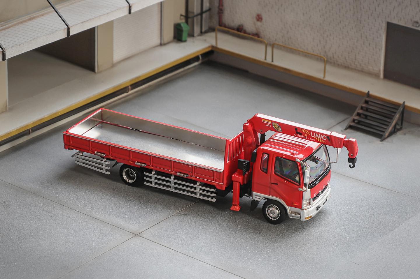 GCD #487 1/64 Mitsubishi Fuso Fighter Red RHD w/ Coarse & Fine Metal Tubes