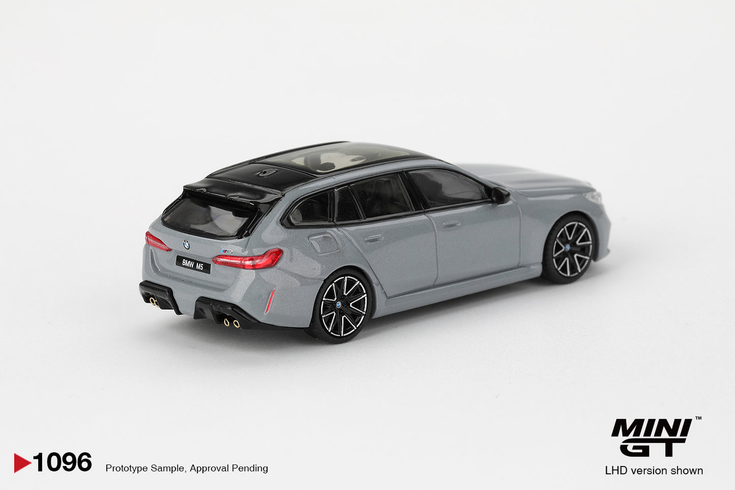 MINI GT #1096 1/64 BMW M5 Touring Brooklyn Grey Metallic (RHD)