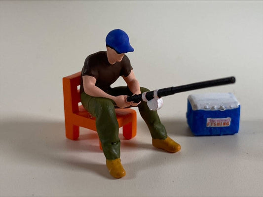MOREART 1/64 FISHERMAN WITH FISHING ROD AND CHAIR + COOLER BOX
