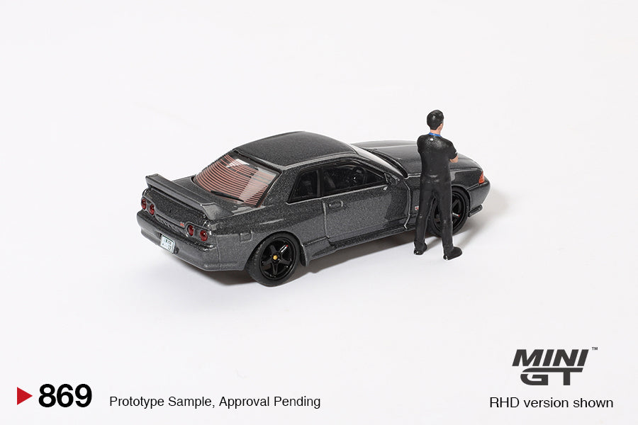 MINI GT #869 1/64 Nissan Skyline GT-R (R32) Gunmetal W/ Matsuda Figure Tsugio Matsuda Collection