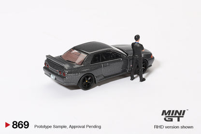 MINI GT #869 1/64 Nissan Skyline GT-R (R32) Gunmetal W/ Matsuda Figure Tsugio Matsuda Collection
