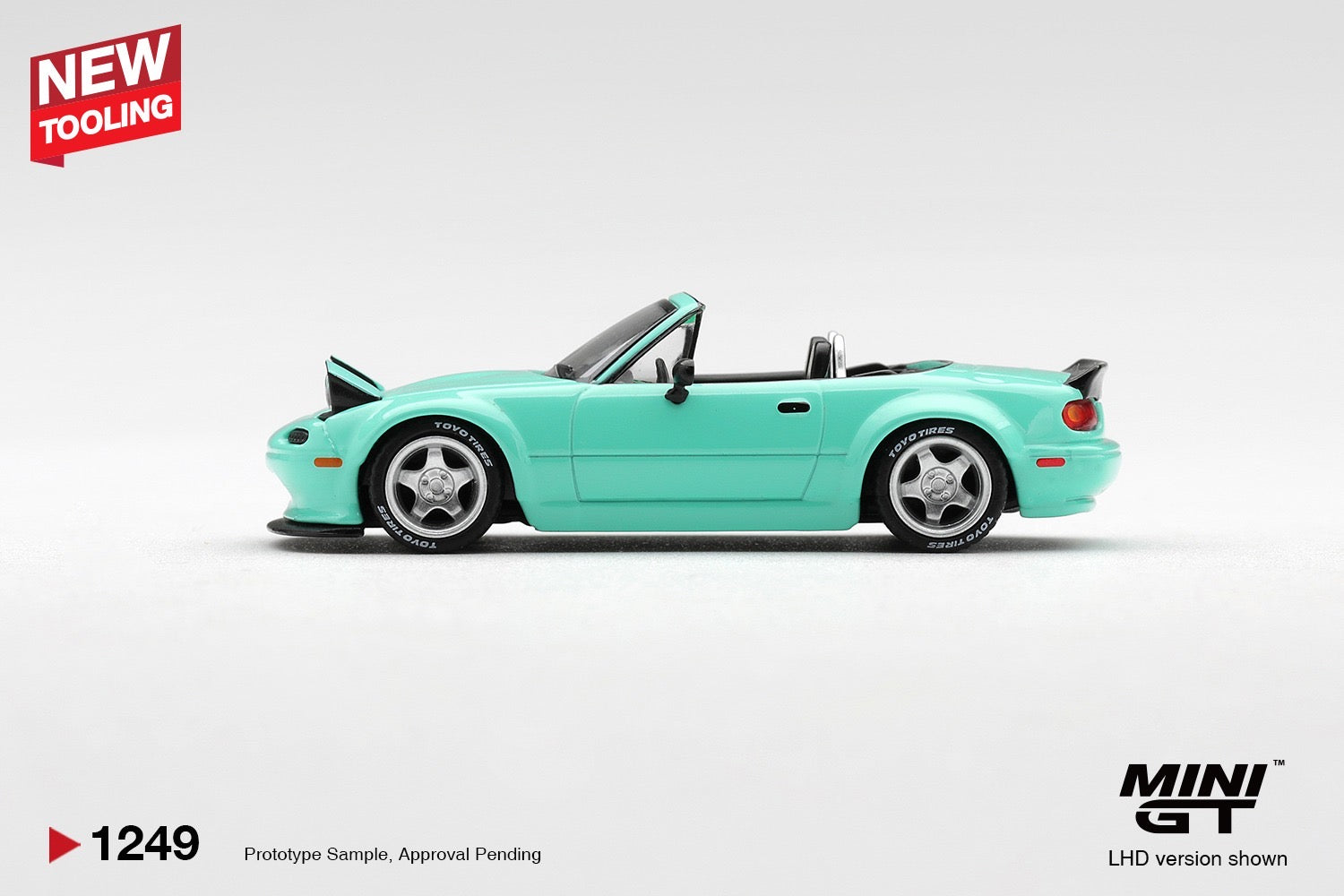 PRE ORDER * MINI GT #1249 1/64 Mazda MX-5 (NA) Pandem Mint Green