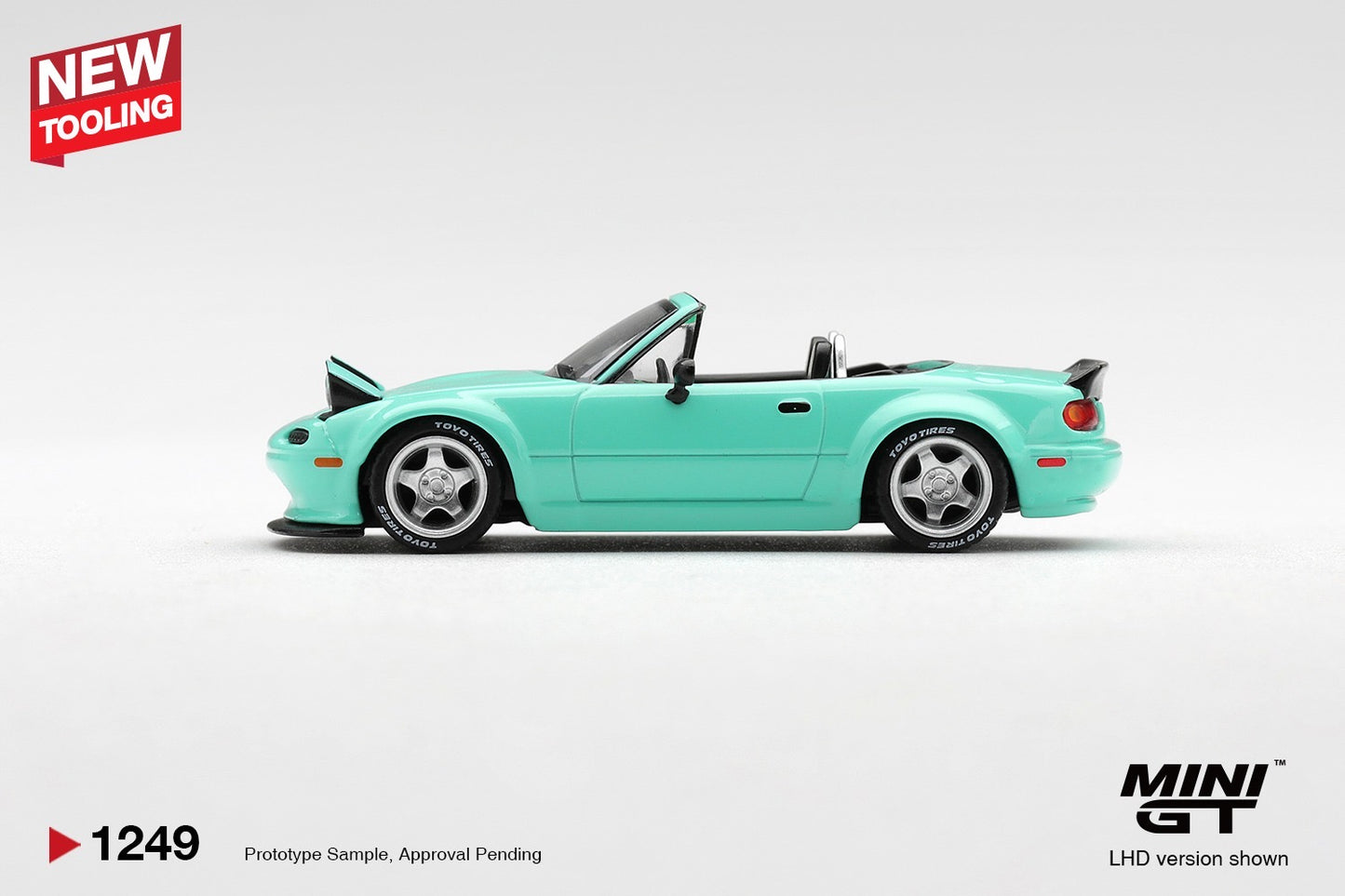 * PRE ORDER * MINI GT #1249 1/64 Mazda MX-5 (NA) Pandem Mint Green (RHD)