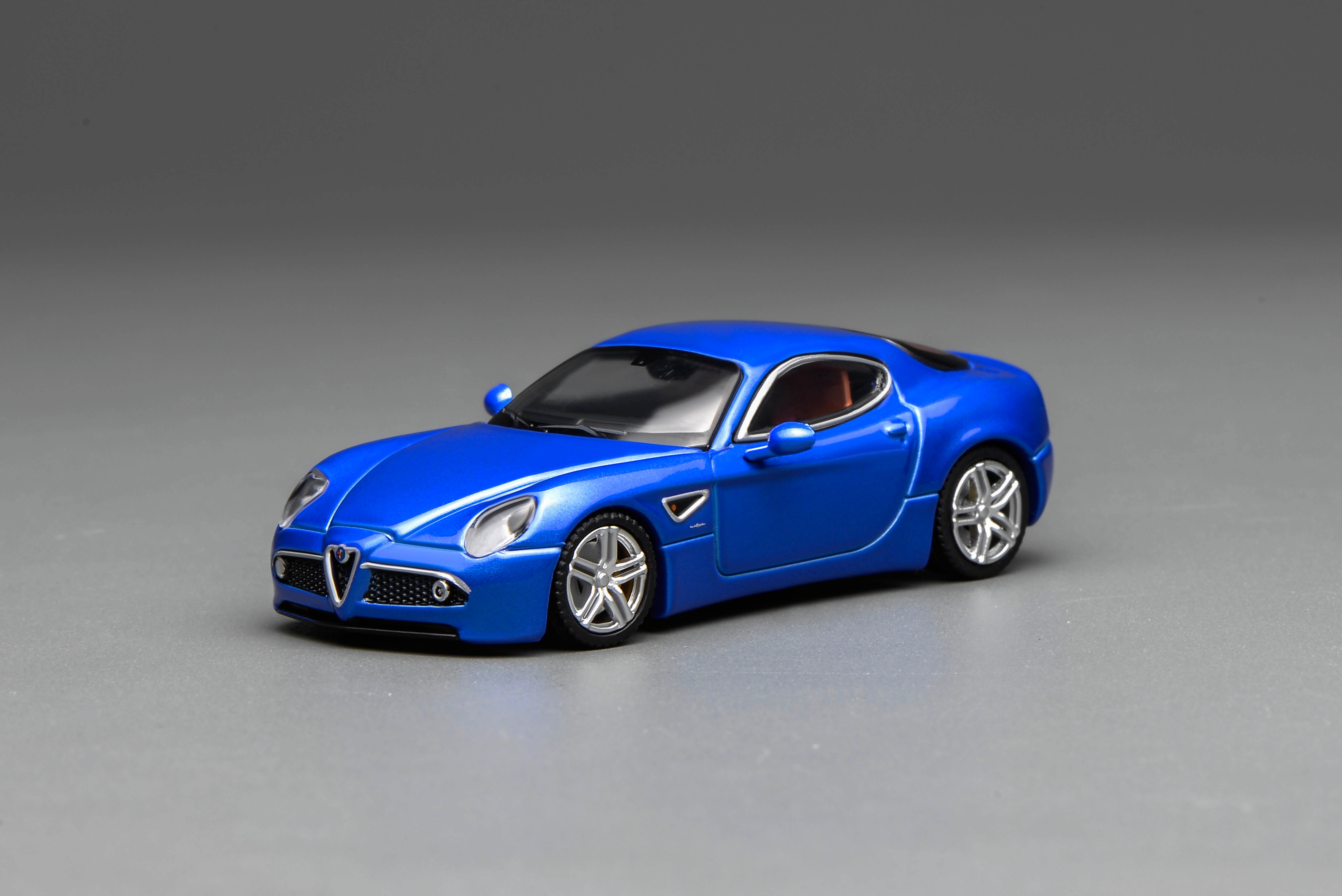 PRE ORDER * MOTORHELIX 1/64 Alfa Romeo 8C Competizione 2008 Blu