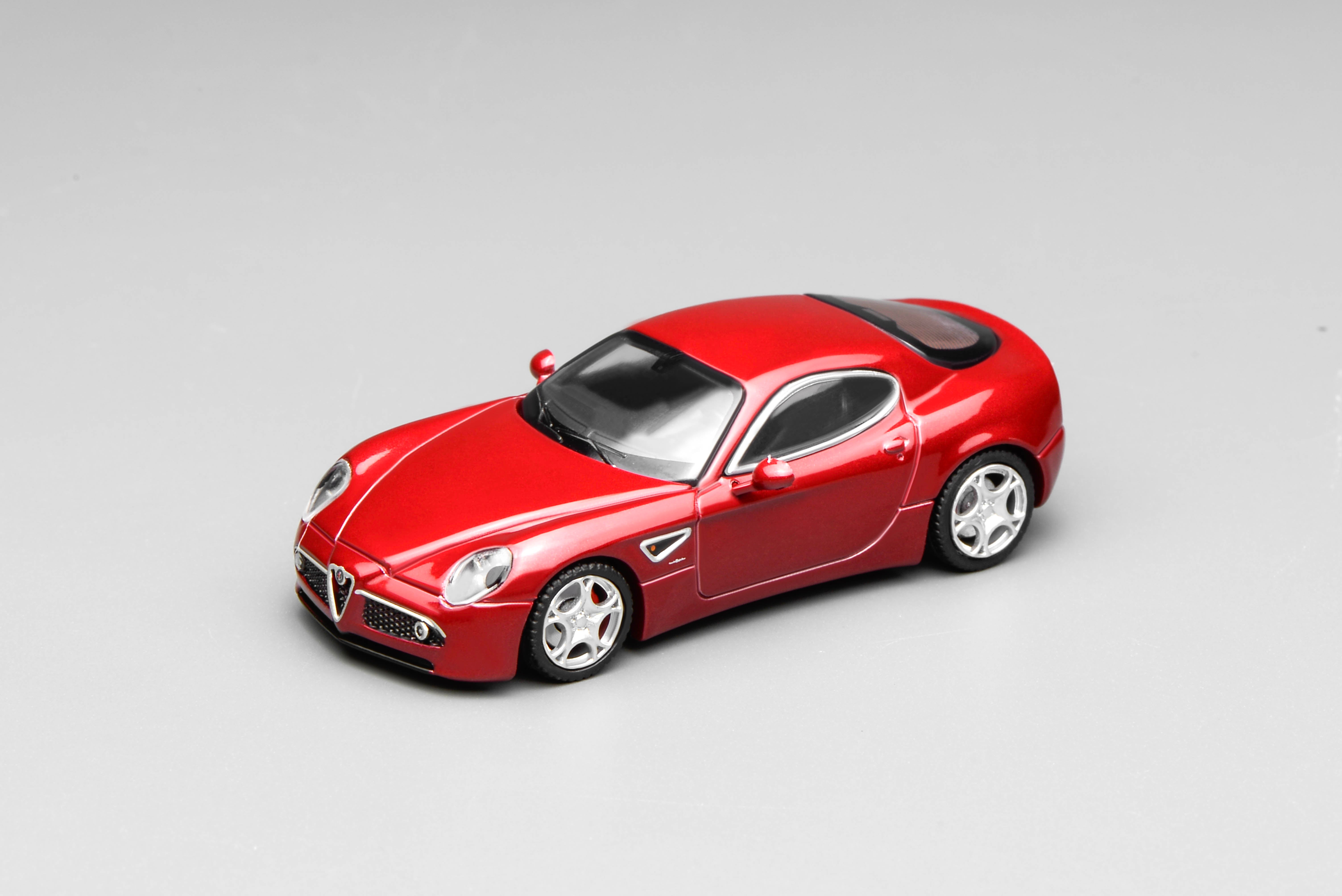 PRE ORDER * MOTORHELIX 1/64 Alfa Romeo 8C Competizione 2008 Rosso
