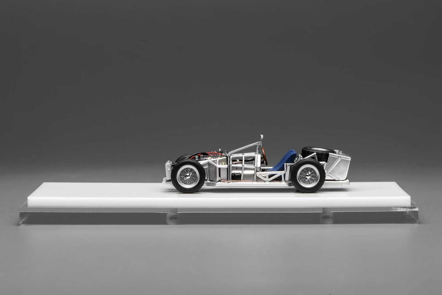 * PRE ORDER * MOTORHELIX 1/64 SPACEFRAME WITH ENGINE  M63701