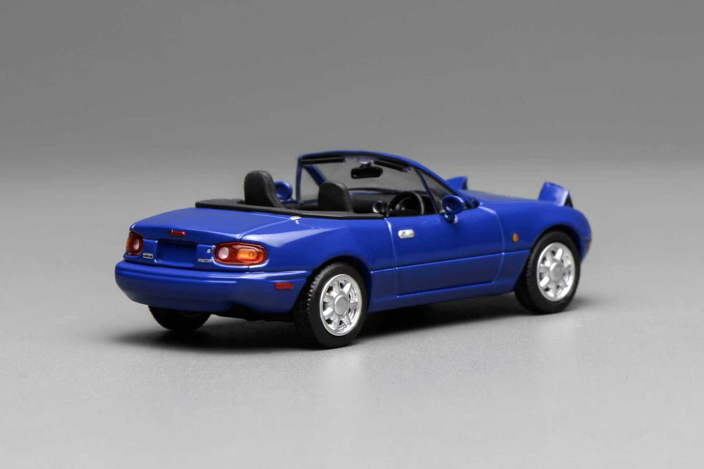 * PRE ORDER * MOTORHELIX 1/64 MAZDA EUNOS ROADSTER (NA) RHD  LAGUNA BLUE M60202R