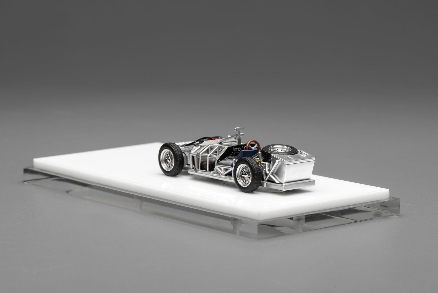 * PRE ORDER * MOTORHELIX 1/64 SPACEFRAME WITH ENGINE  M63701