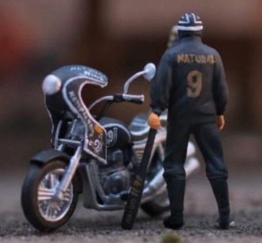 JMG FIGURINE 1/64 FIGURE WITH MOTORCYCLE - SERIES 7 ( M3 )