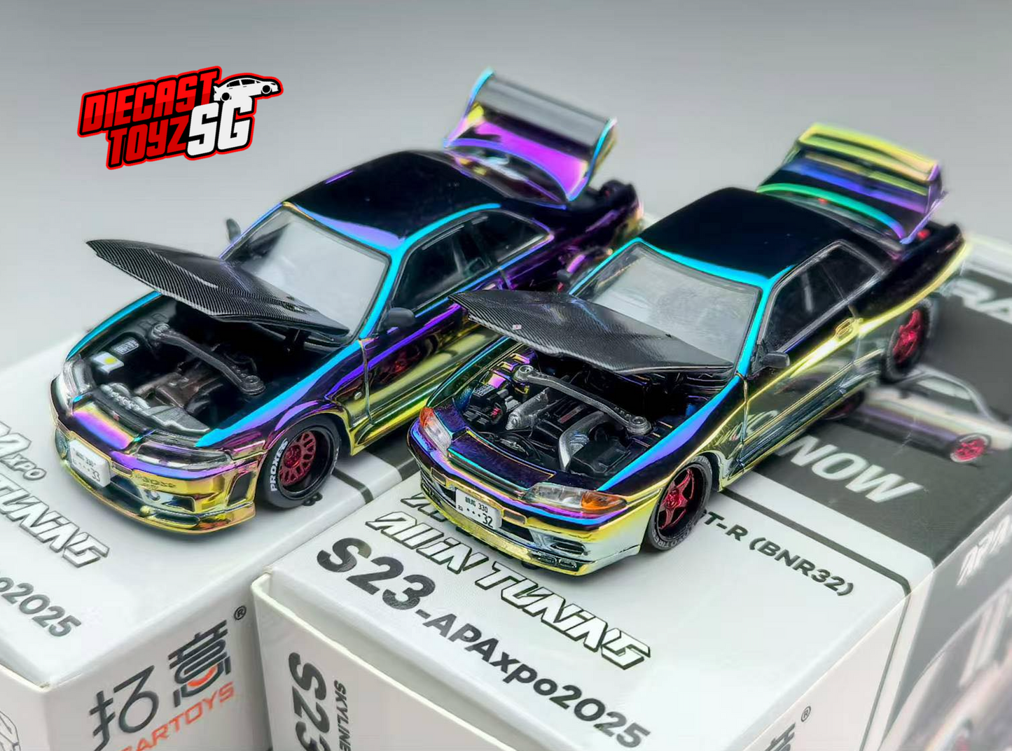 POP RACE XCARTOYS 1/64 APA XPO EXCLUSIVE SKYLINE GT-R R32 & R33 CHAMELEON CHROME ( 2 CAR SET )