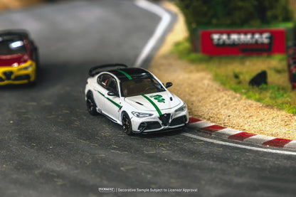 Tarmac Works 1/64 Alfa Romeo Giulia GTA White/Green - GLOBAL64