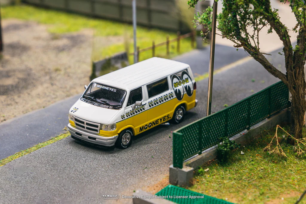 Tarmac Works 1/64 Dodge Van Mooneyes - GLOBAL64