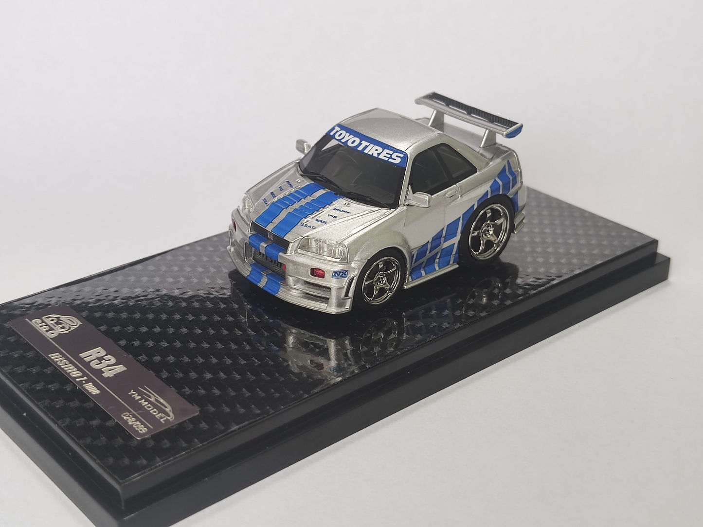 ERAQ X YM model 1/64 r34 Z-TUNE Silver with Blue stripe resin model