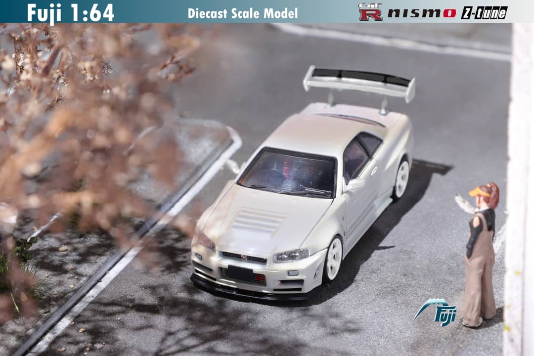 Fuji 1/64 Nissan Skyline GT-R R34 Nismo Z-Tune High Wing version Chrome Pearl White