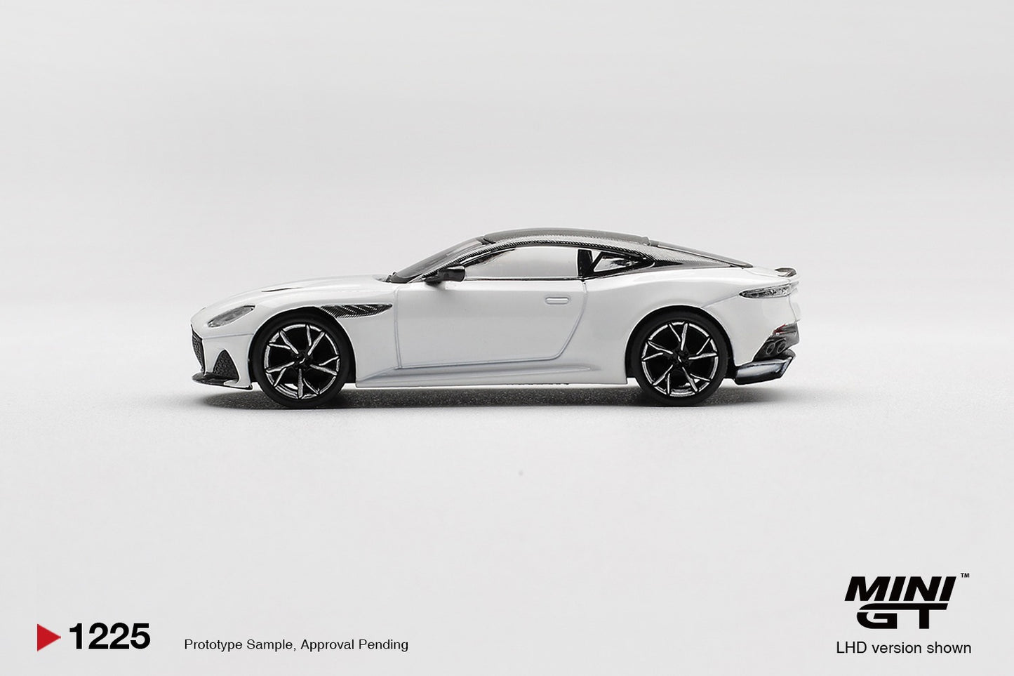 * PRE ORDER * MINI GT #1225 1/64 Aston Martin DBS Stratus White (RHD)