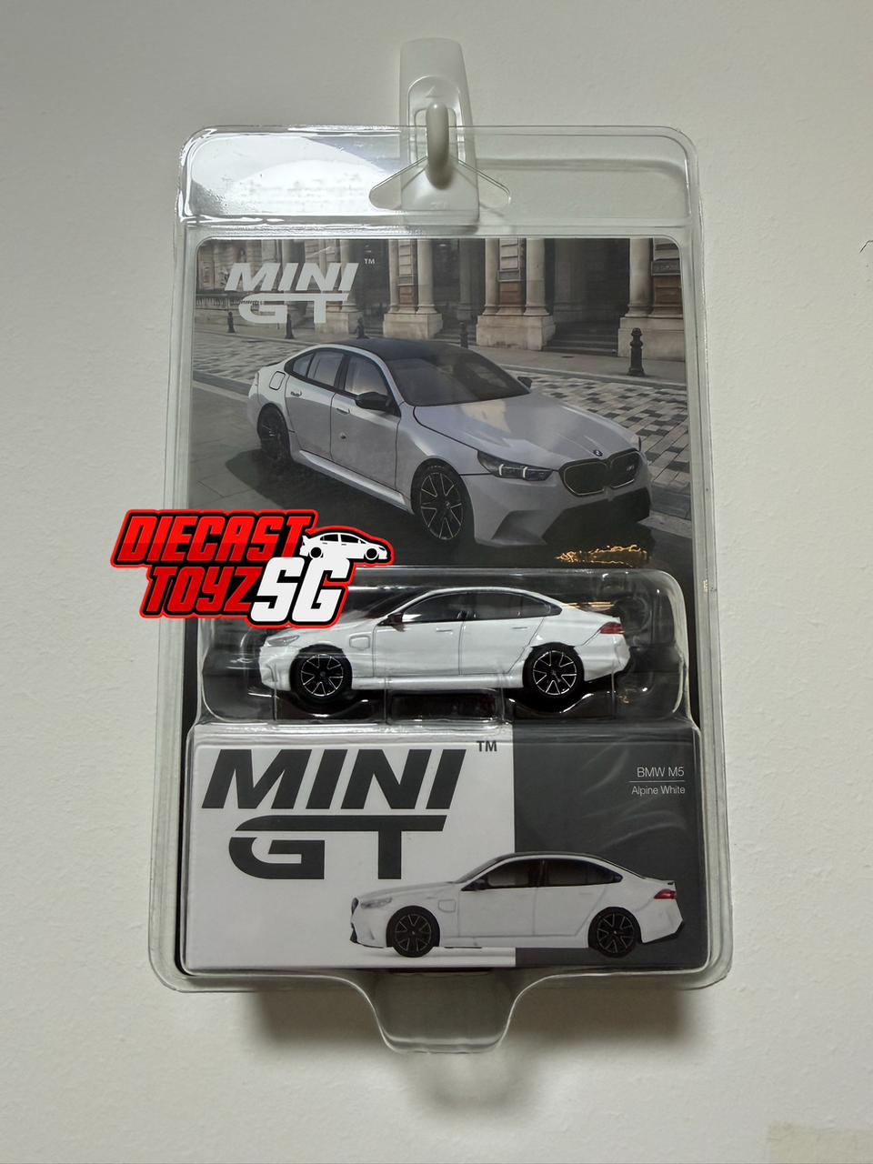 MINI GT #1092 1/64 BMW M5 Alpine White (RHD)